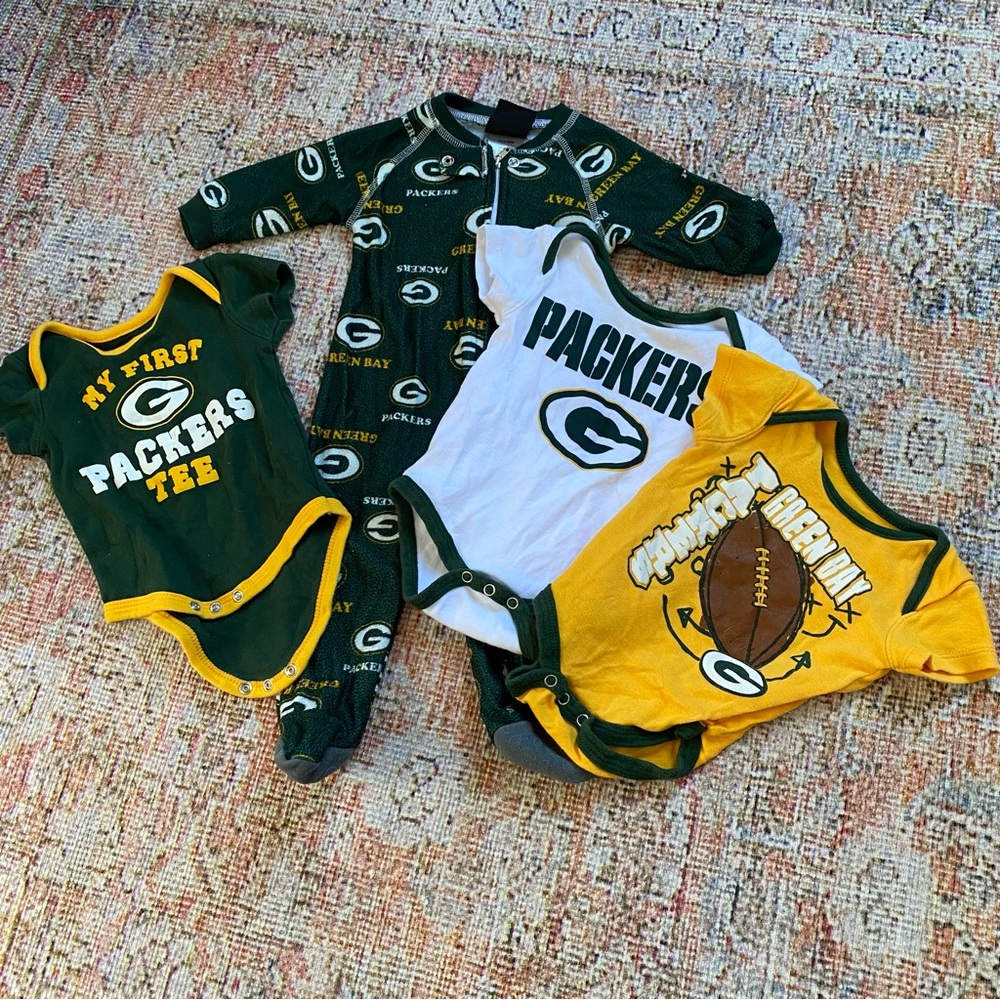 Green Bay Packers baby bodysuits + pajamas